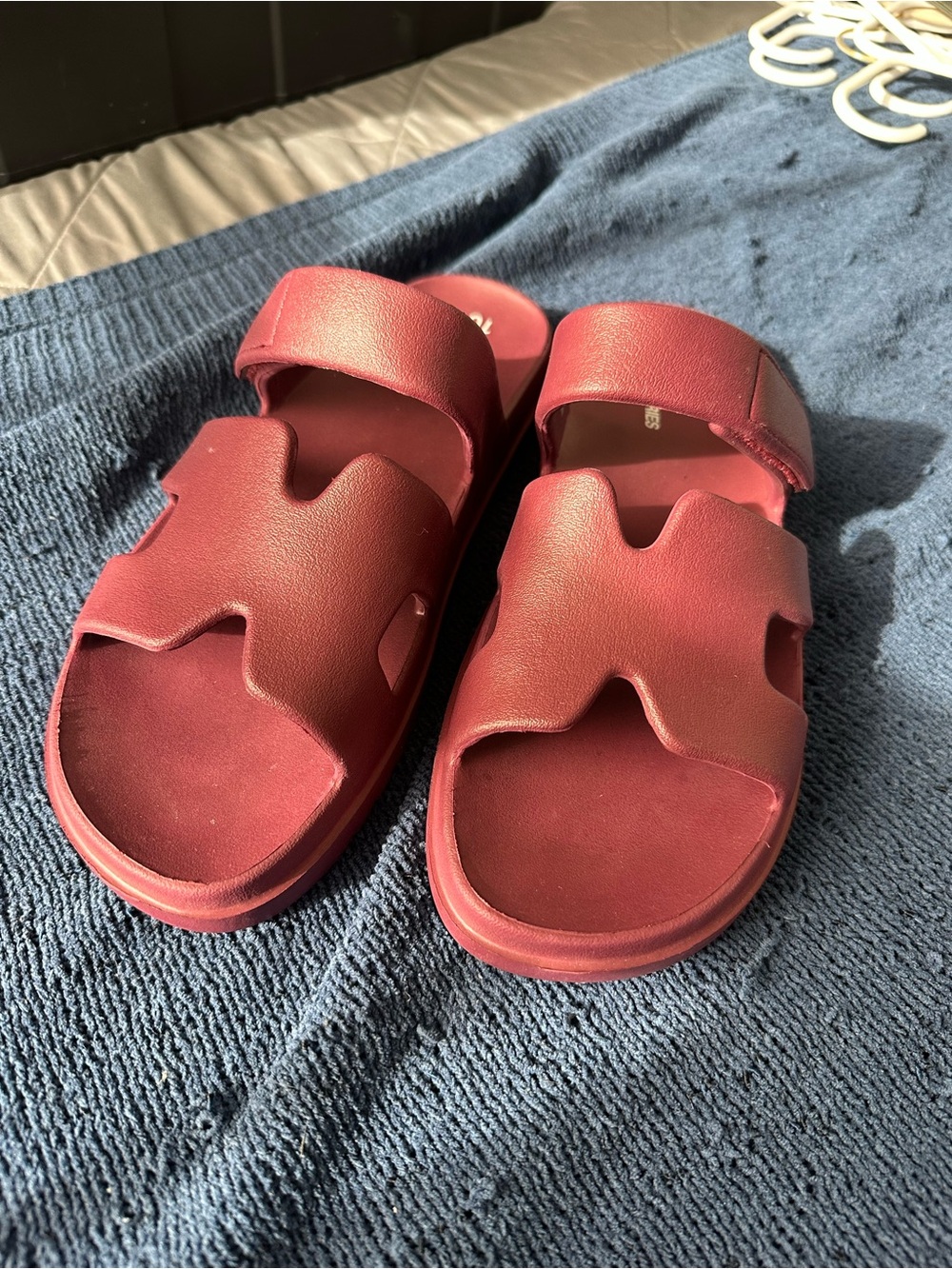 No boundaries NWOT sandals
